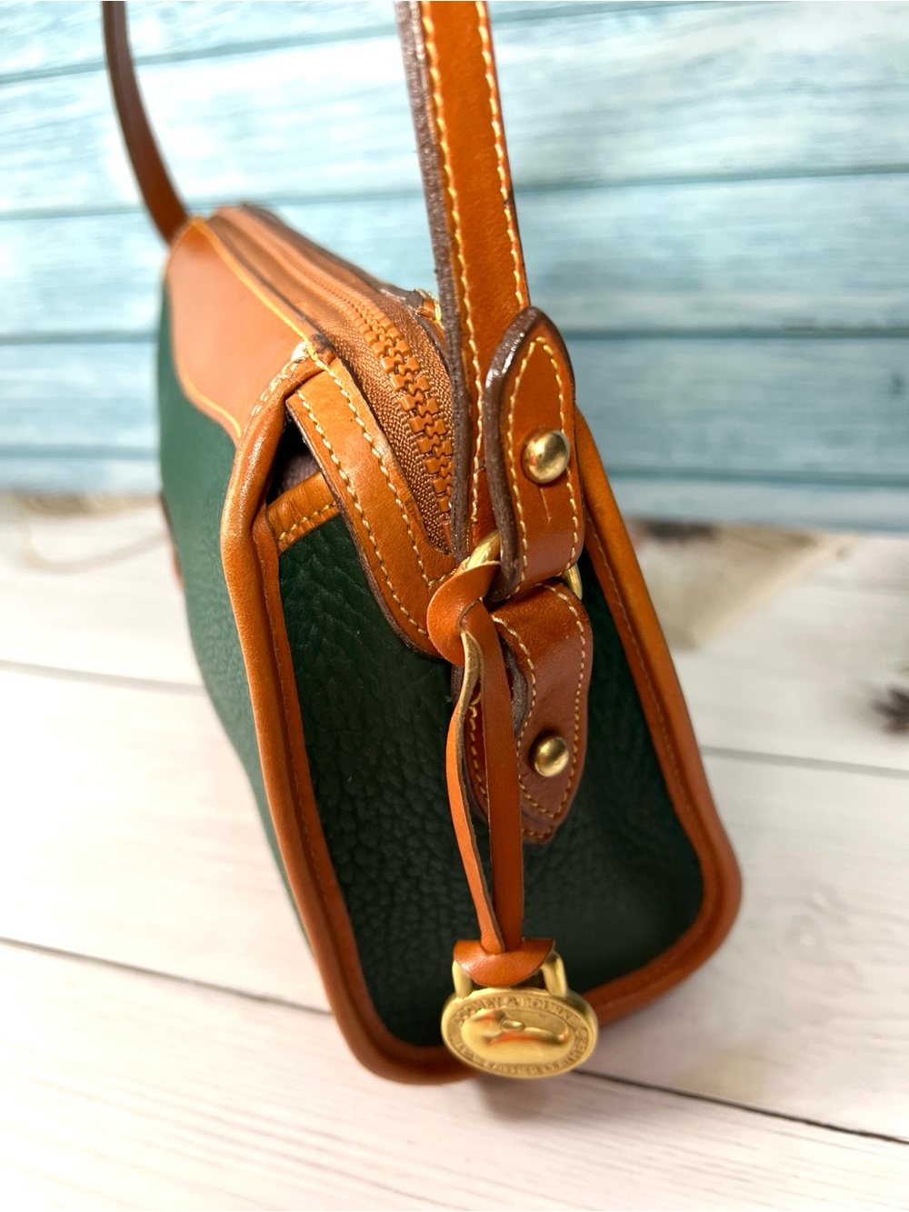 🦆 DOONEY & BOURKE FIR GREEN AND BRITISH TAN PEBBLED LEATHER CROSSBODY - Picture 4 of 16
